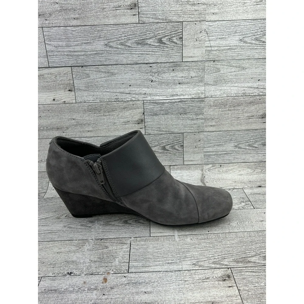 Clarks collection gray